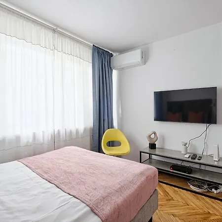 Oasis 2 In Center Downtown Apartment *